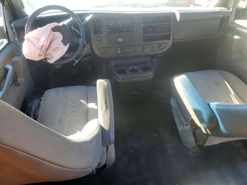 1GAZGMFG7J1261628 — 2018 CHEVROLET EXPRESS G3500 photo 8