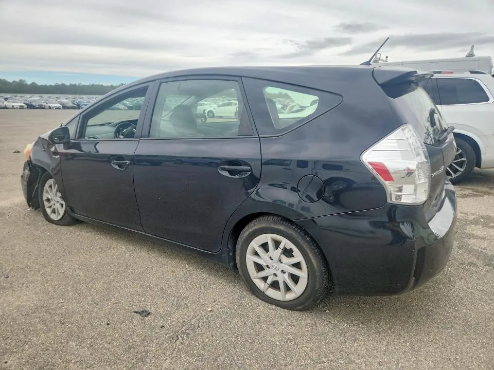 JTDZN3EUXE3360517 — 2014 TOYOTA PRIUS V photo 2