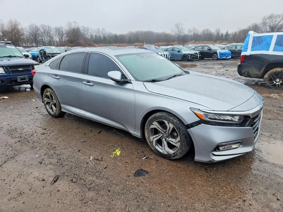 1HGCV1F58KA171083 — 2019 HONDA ACCORD photo 4