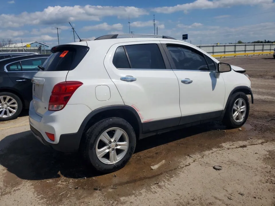 KL7CJLSBXJB559648 — 2018 CHEVROLET TRAX photo 3