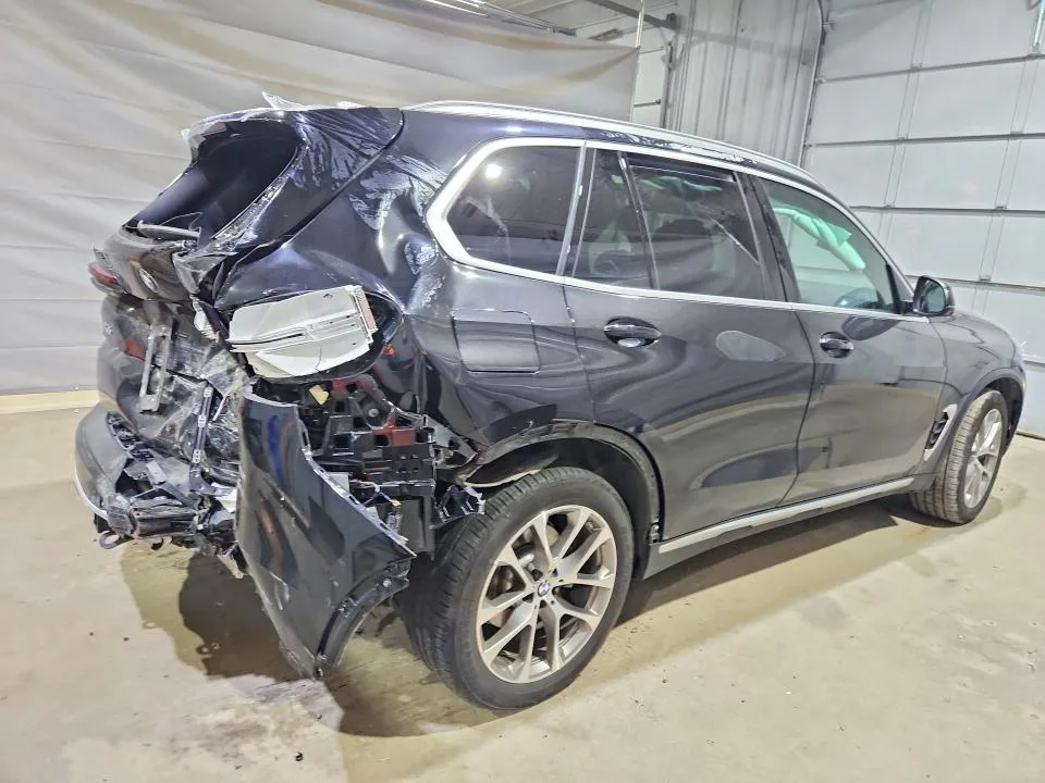 5UX23EU01T9160765 — 2026 BMW X5 photo 3