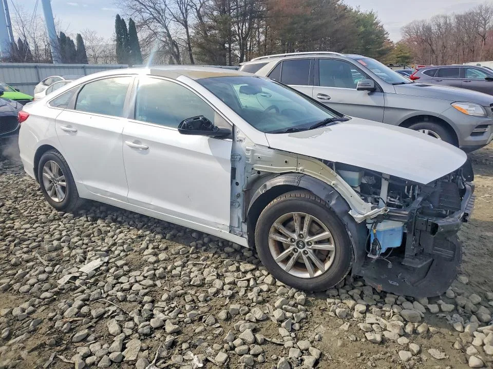 5NPE24AF2FH215711 — 2015 HYUNDAI SONATA photo 4