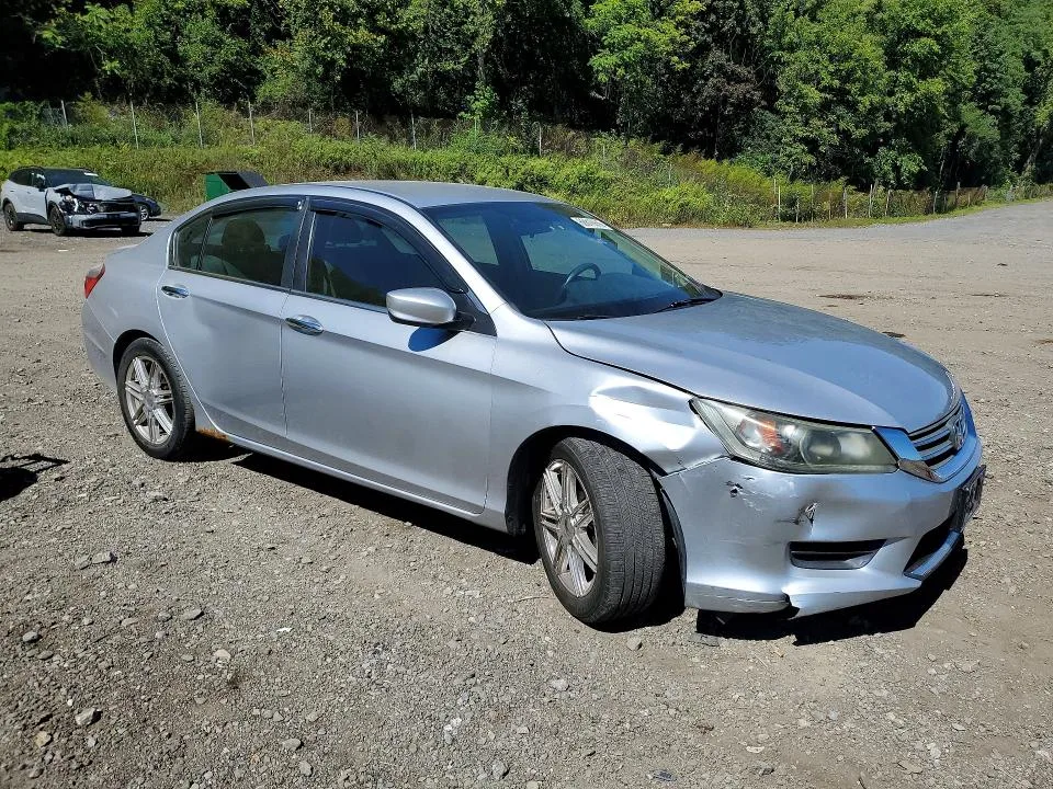 1HGCR2F3XDA022718 — 2013 HONDA ACCORD photo 4