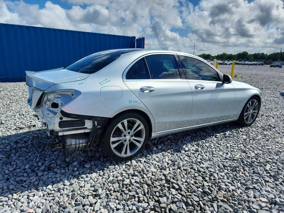 WDDWF4JB1HR280797 — 2017 MERCEDES-BENZ C photo 3