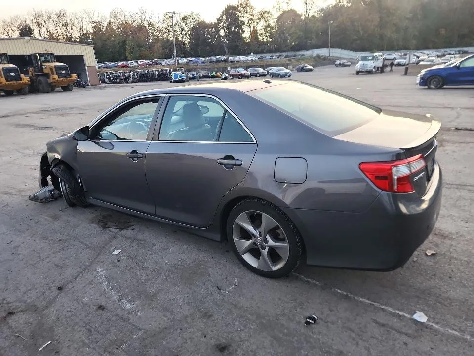 4T1BF1FK6EU425966 — 2014 TOYOTA CAMRY photo 2