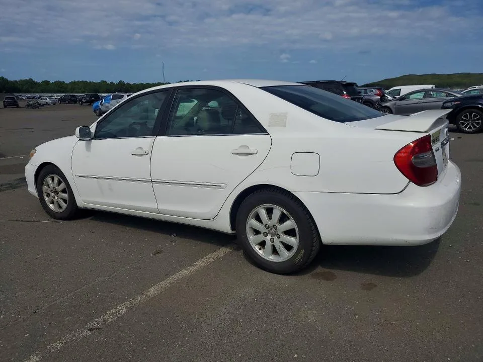 4T1BF32K92U033108 — 2002 TOYOTA CAMRY photo 2