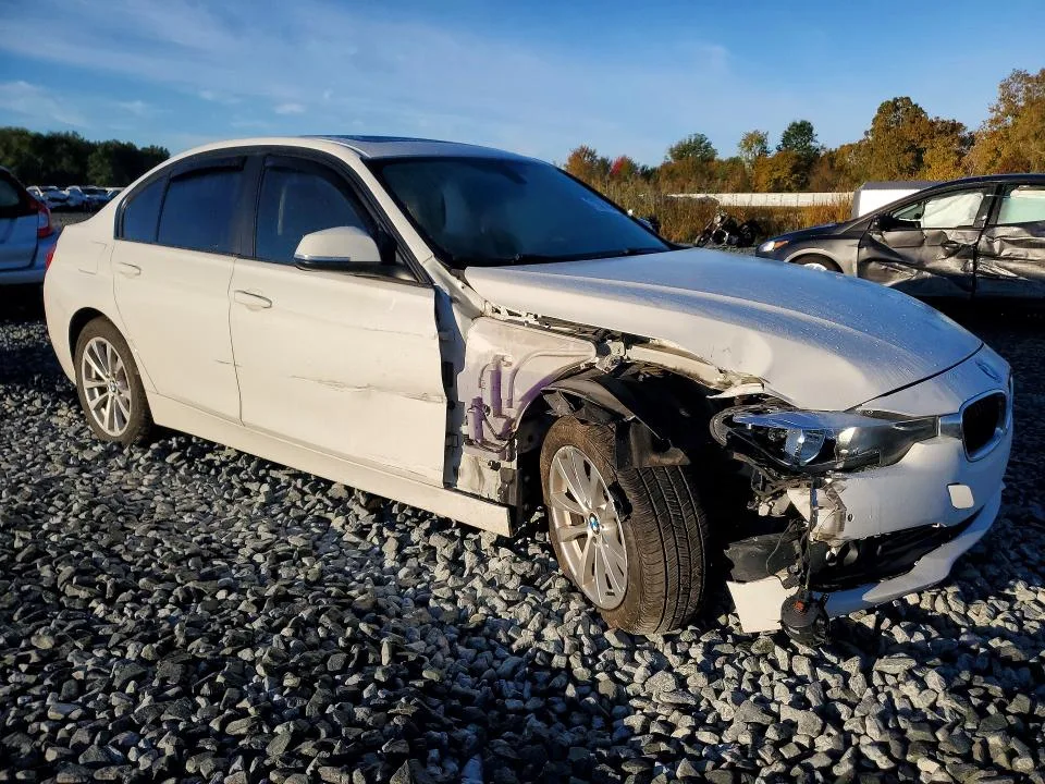WBA8E5G32HNU43375 — 2017 BMW 320 photo 4