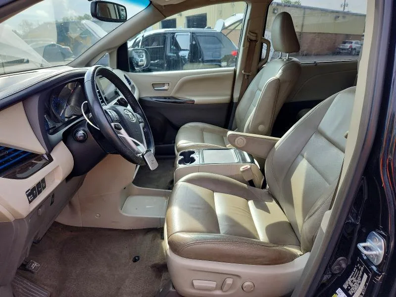 5TDYZ3DC8HS849137 — 2017 TOYOTA SIENNA photo 7