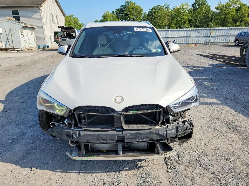 WBXHT3C3XJ5K20528 — 2018 BMW X1 photo 5