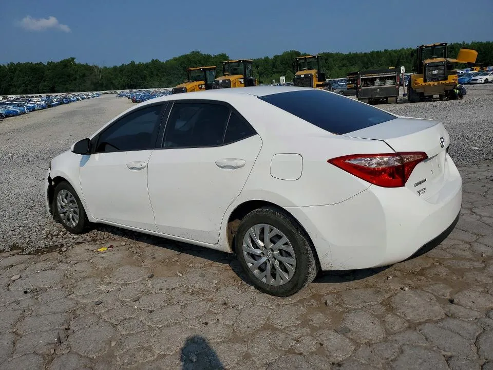 5YFBURHE4JP782893 — 2018 TOYOTA COROLLA photo 2