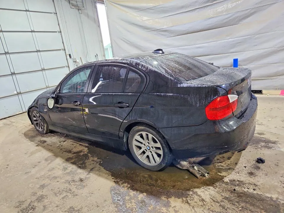 WBAVA37597NL17436 — 2007 BMW 328 photo 2