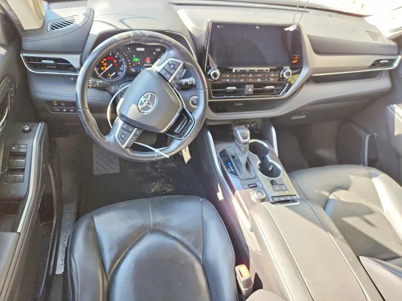 5TDDZRBH6MS066537 — 2021 TOYOTA HIGHLANDER photo 8