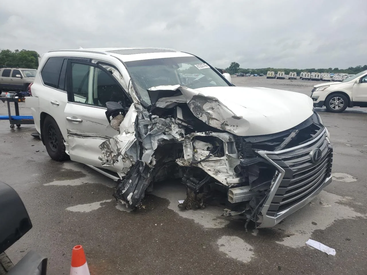 JTJDY7AX8L4316755 — 2020 LEXUS LX photo 6