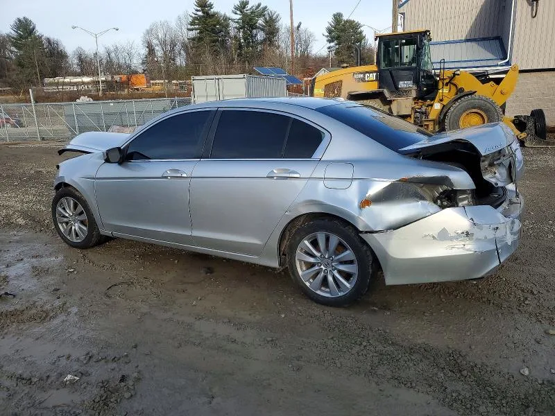 1HGCP2F83BA083181 — 2011 HONDA ACCORD photo 2