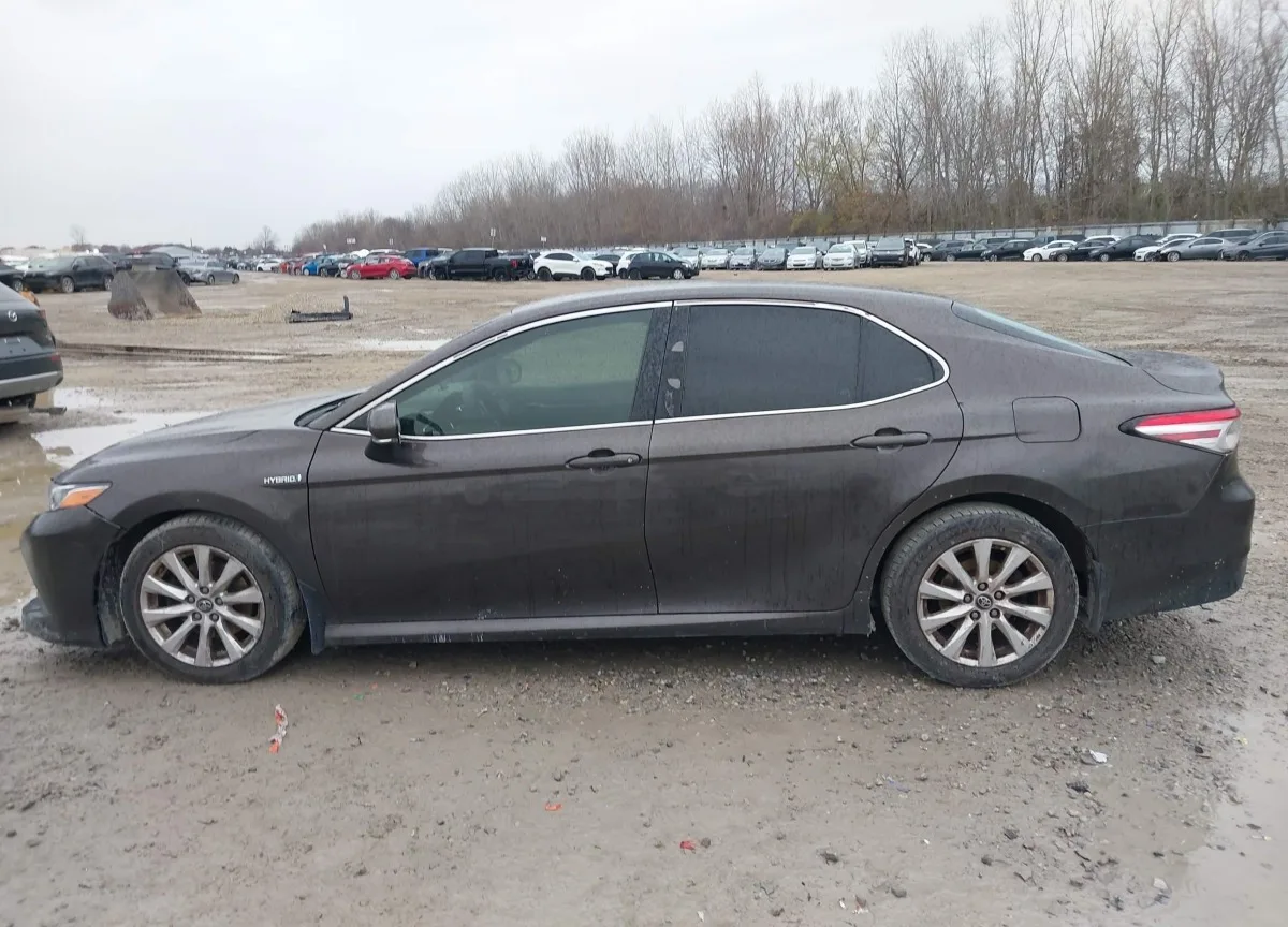 4T1B31HKXJU001786 — 2018 TOYOTA Camry photo 2