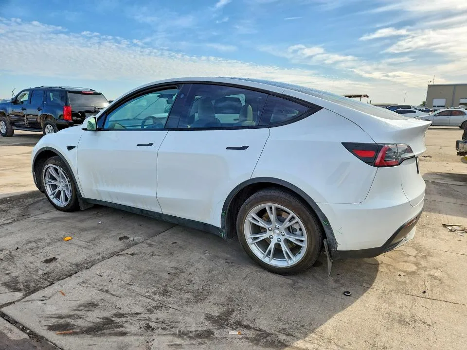 7SAYGDEE1PF871692 — 2023 TESLA MODEL Y photo 2