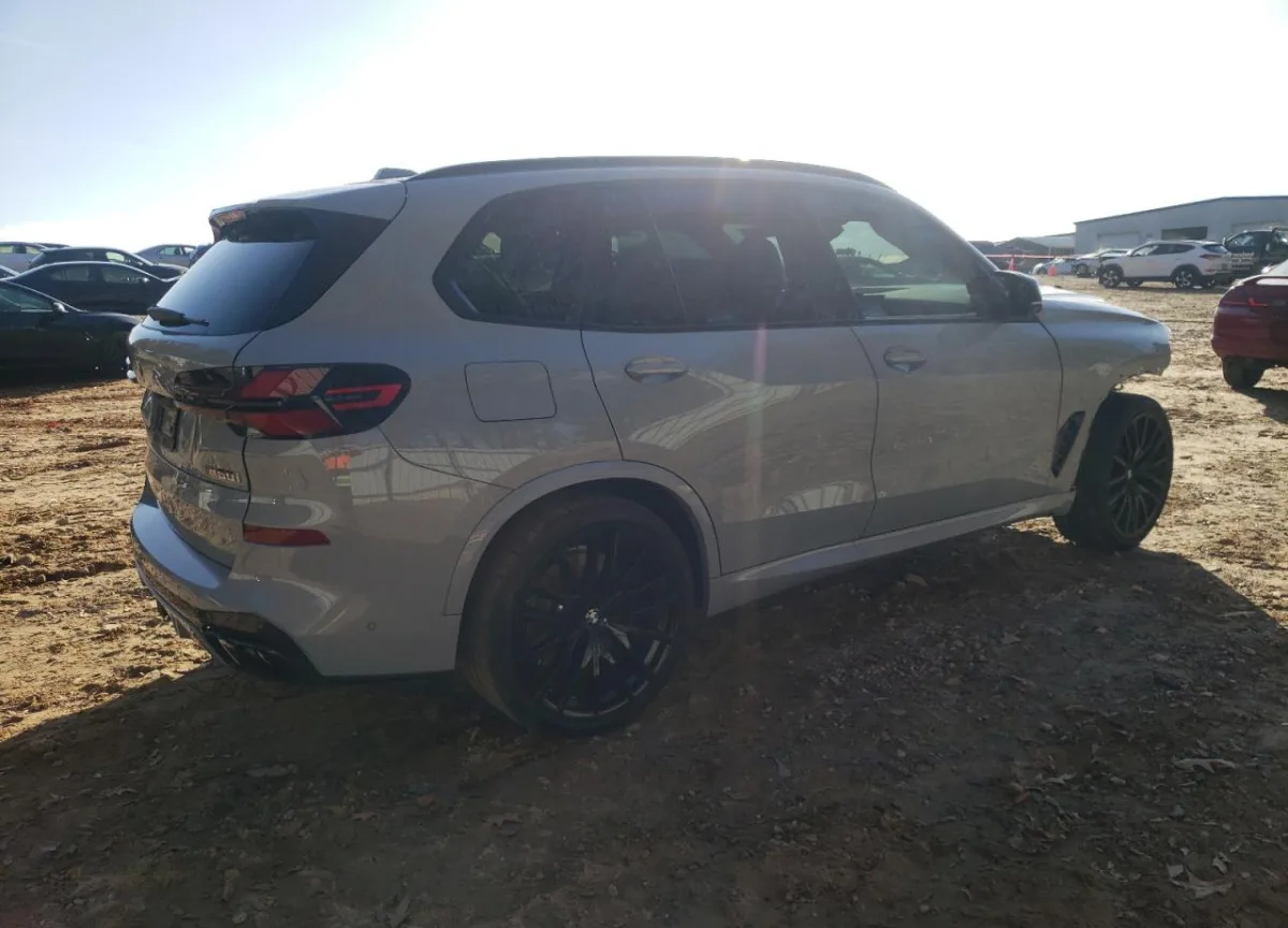 5UX33EU02S9W63434 — 2025 BMW X5 photo 2