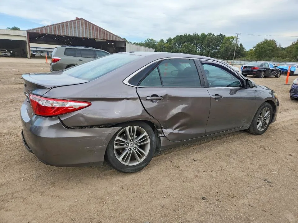4T1BF1FK8GU177433 — 2016 TOYOTA CAMRY photo 3