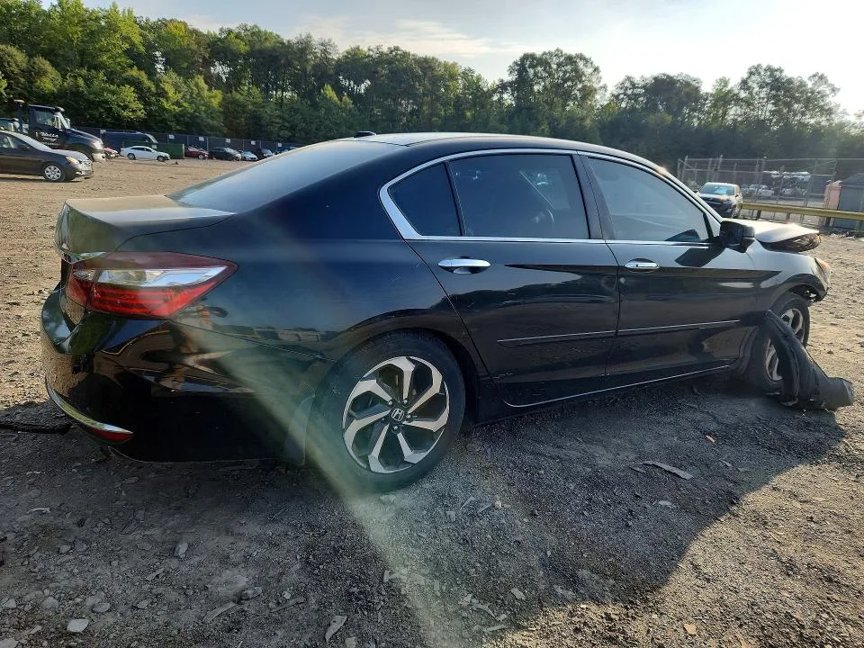 1HGCR2F05GA232251 — 2016 HONDA ACCORD photo 3