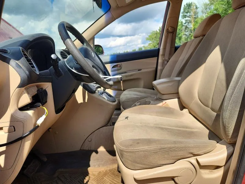 KNAFG526X87149231 — 2008 KIA RONDO photo 7