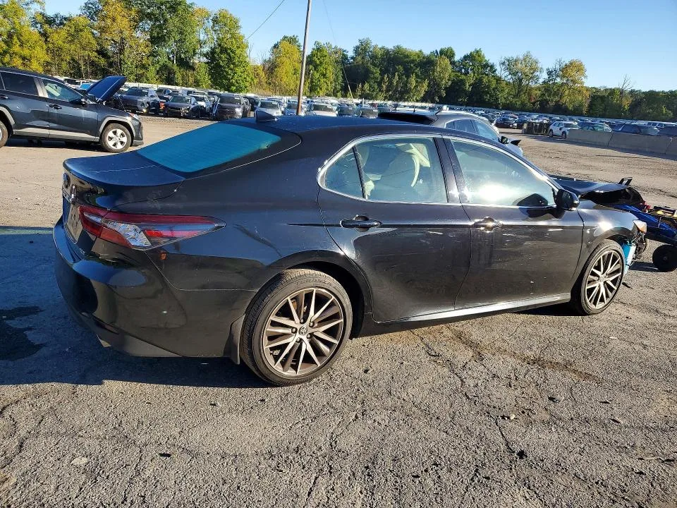 4T1F11AK6NU026417 — 2022 TOYOTA CAMRY photo 3