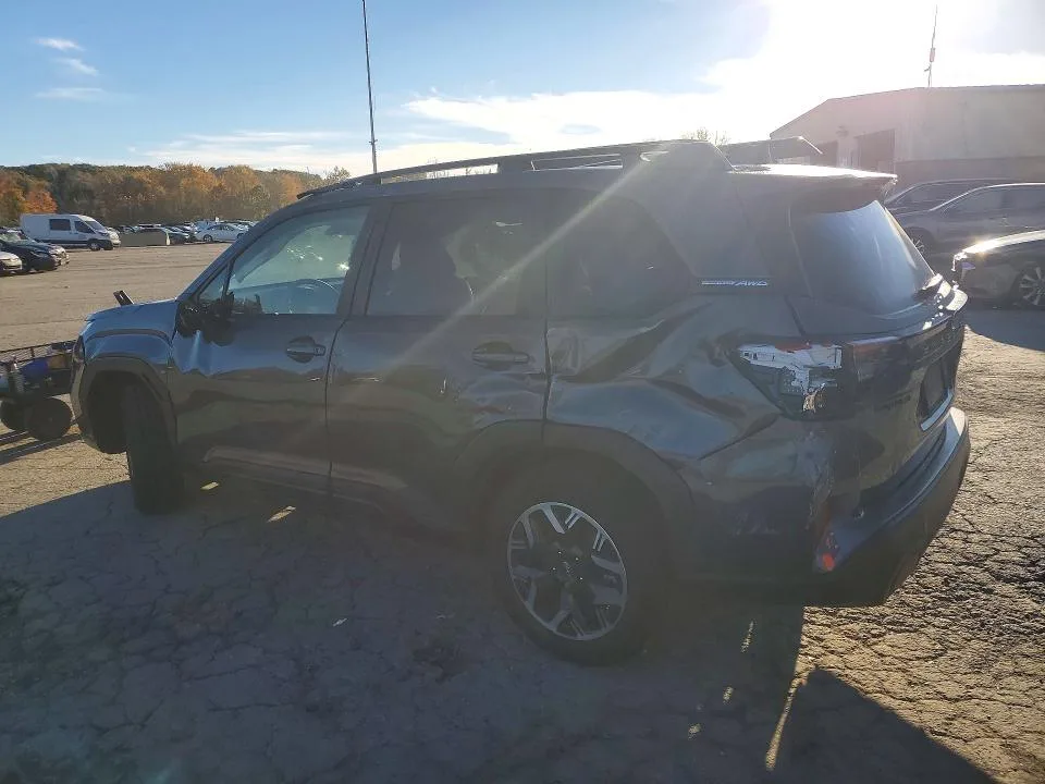 JF2SLDDC6SH549302 — 2025 SUBARU FORESTER photo 2