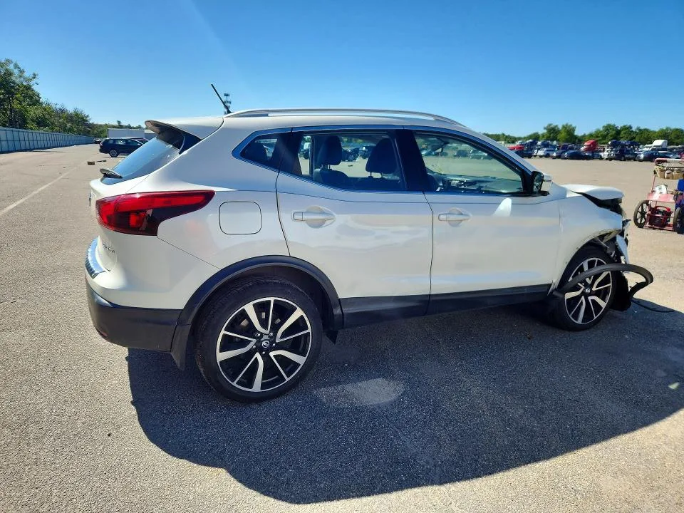 JN1BJ1CR4HW118912 — 2017 NISSAN ROGUE SPORT photo 3