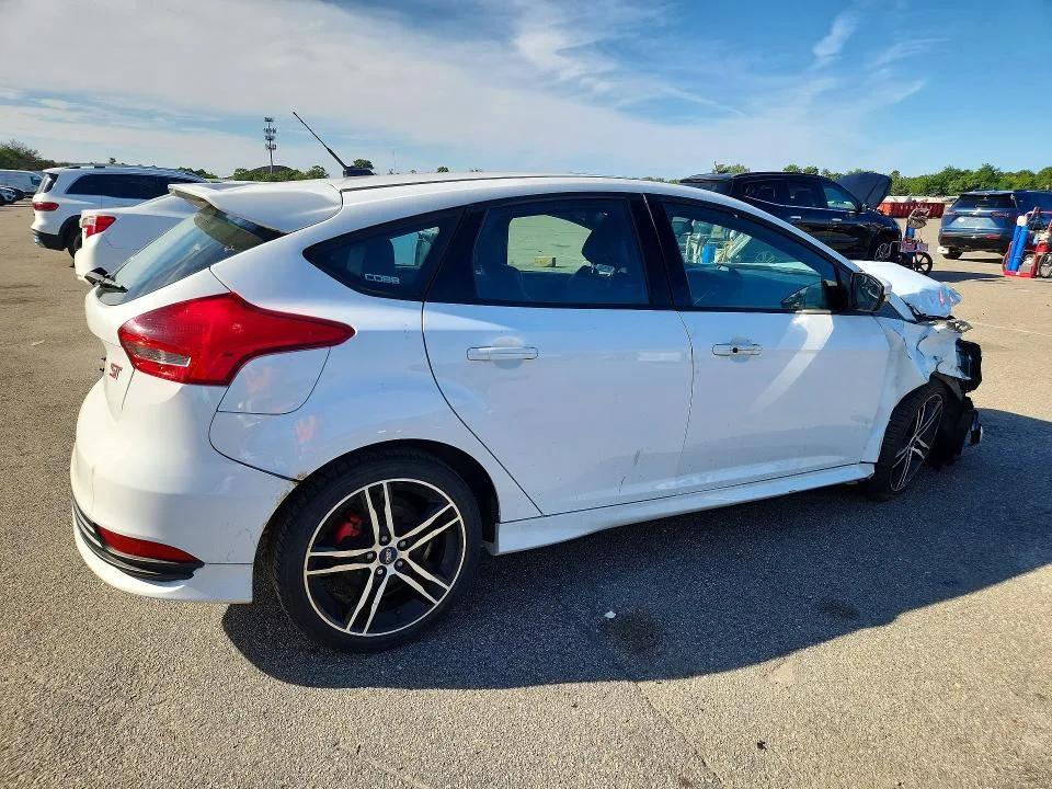 1FADP3L9XJL290973 — 2018 FORD FOCUS photo 3