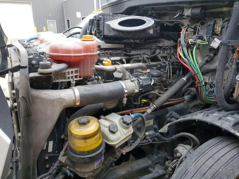 3AKJHHDR6KSKF5928 — 2019 FREIGLINER CASCADIA 126 photo 9