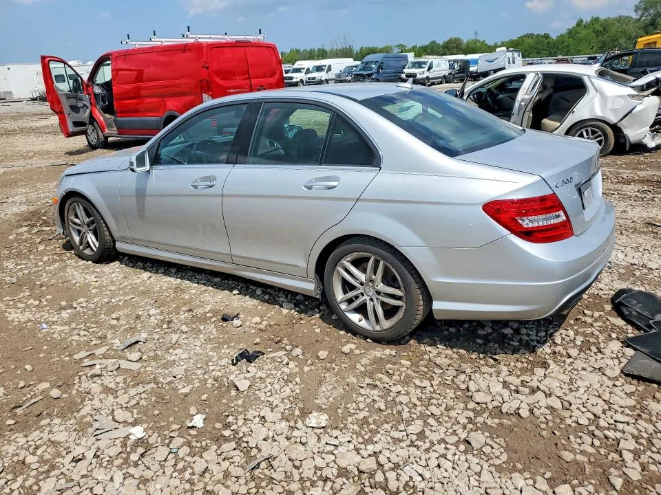 WDDGF8BB0CF912516 — 2012 MERCEDES-BENZ C photo 2