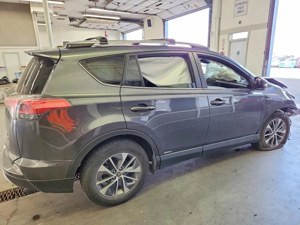 JTMRJREV5JD161712 — 2018 TOYOTA RAV4 photo 3