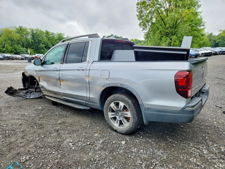 5FPYK3F76HB002102 — 2017 HONDA RIDGELINE photo 2
