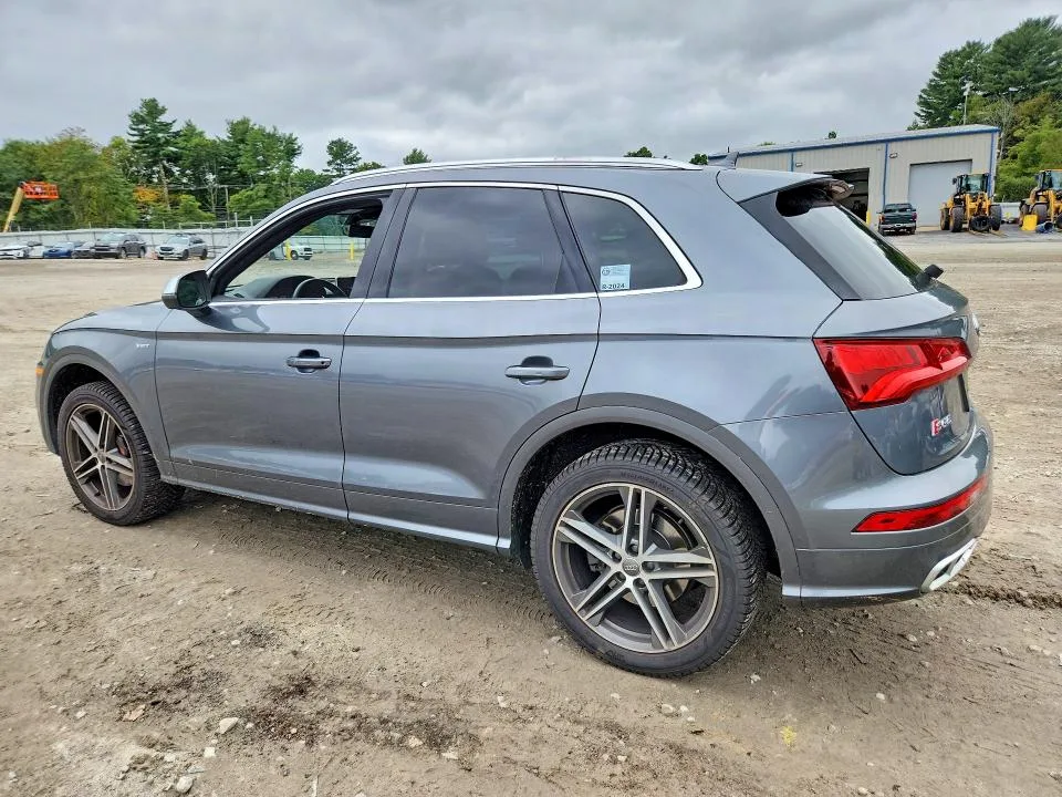 WA1A4AFY3J2142533 — 2018 AUDI SQ5 photo 2
