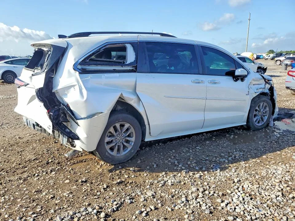 5TDYRKEC0NS082288 — 2022 TOYOTA SIENNA photo 3