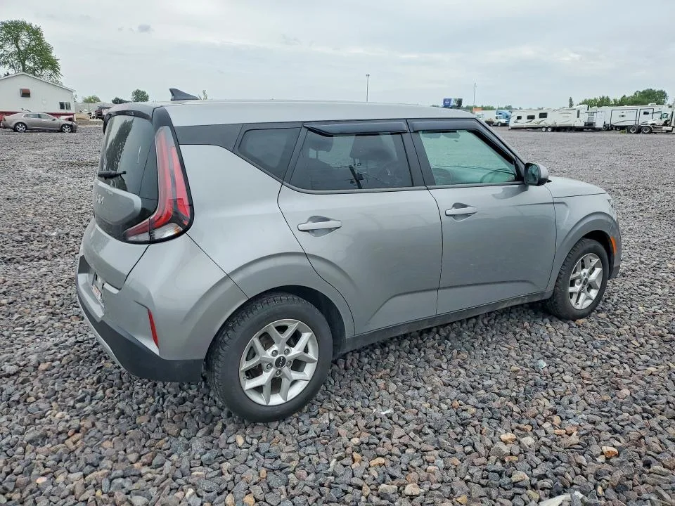 KNDJ23AU7P7876860 — 2023 KIA SOUL photo 3