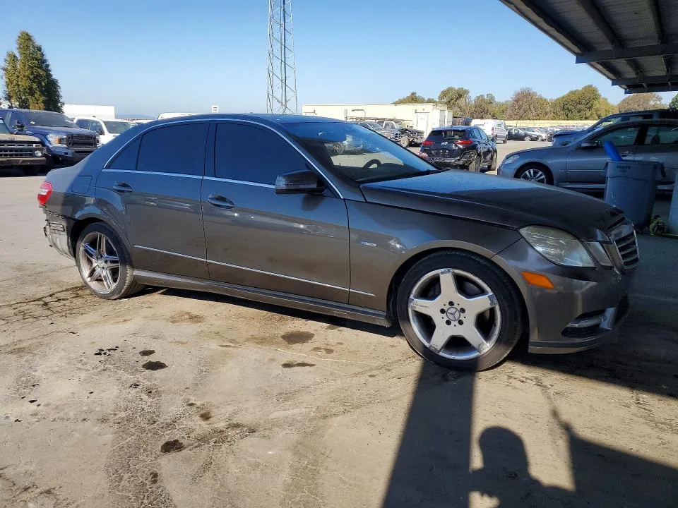 WDDHF5KBXCA534334 — 2012 MERCEDES-BENZ E photo 4