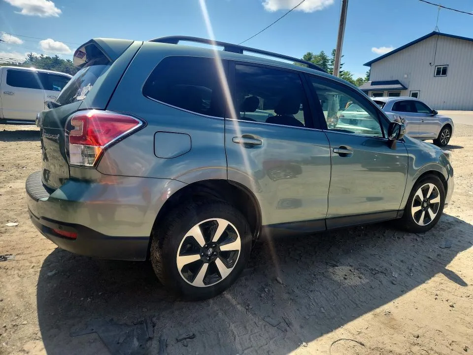 JF2SJARC5JH532535 — 2018 SUBARU FORESTER photo 3