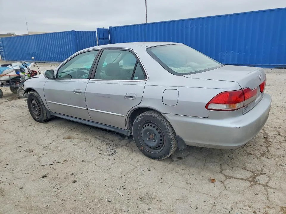 1HGCG56491A147544 — 2001 HONDA ACCORD photo 2