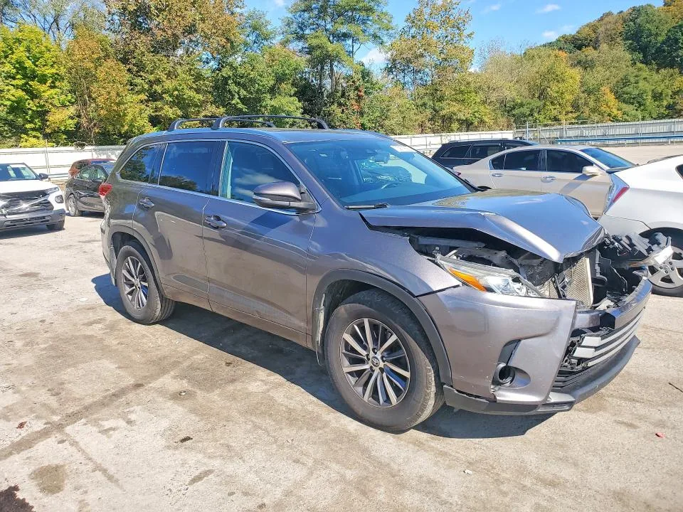 5TDJZRFH4JS868643 — 2018 TOYOTA HIGHLANDER photo 4