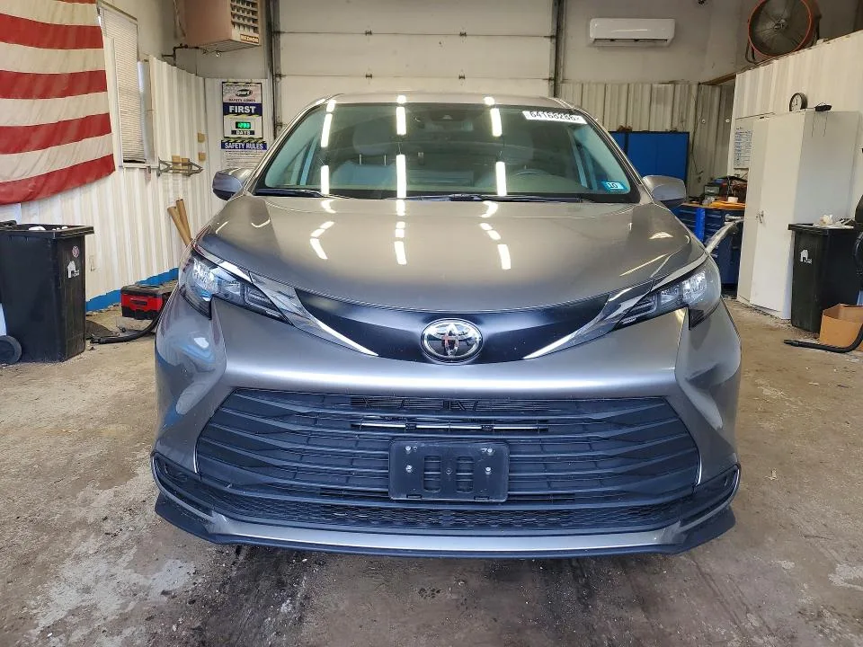 5TDKSKFC6TS240493 — 2026 TOYOTA SIENNA photo 5