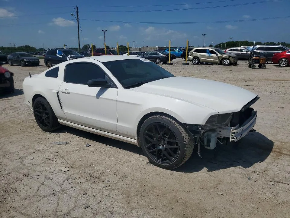 1ZVBP8AM2D5272057 — 2013 FORD MUSTANG photo 4