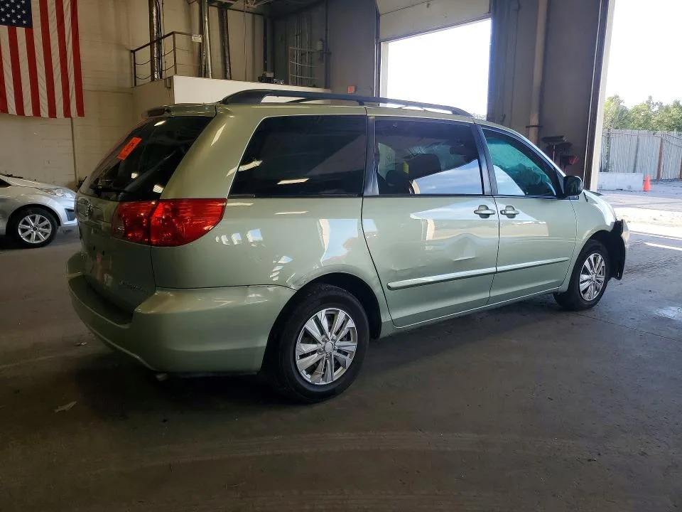 5TDKK4CC7AS315487 — 2010 TOYOTA SIENNA photo 3