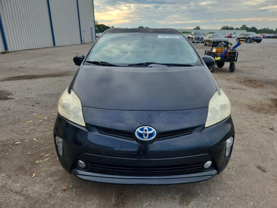 JTDKN3DU3F1975975 — 2015 TOYOTA PRIUS photo 5