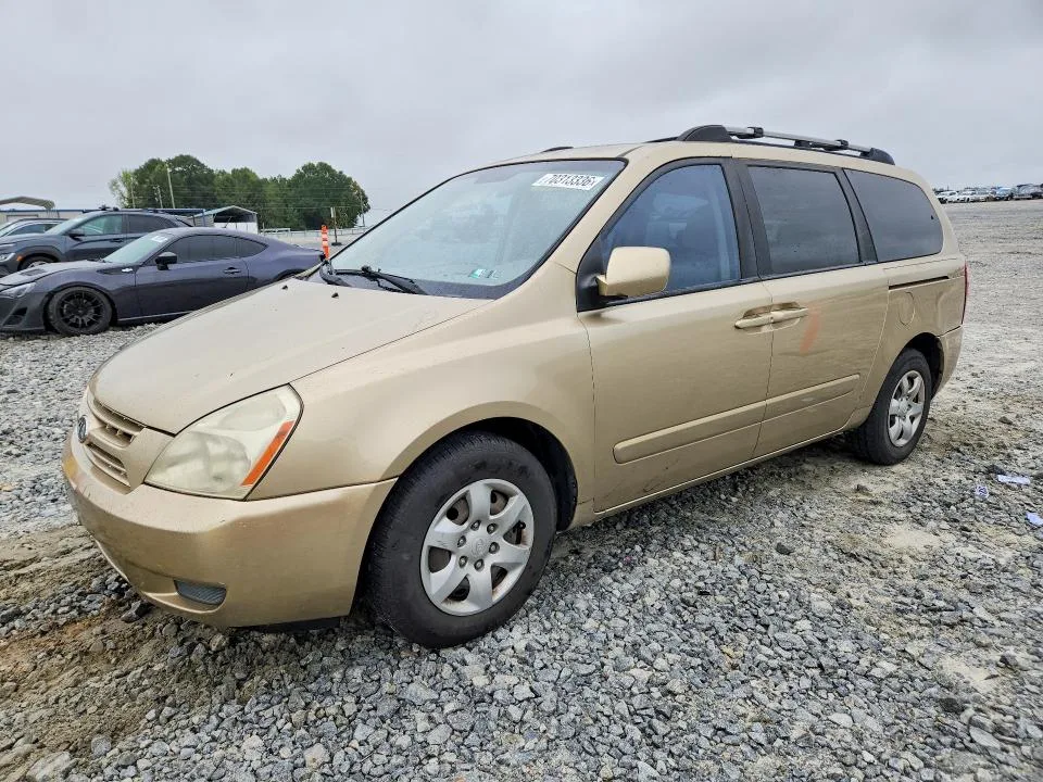 KNDMB233386246725 — 2008 KIA SEDONA