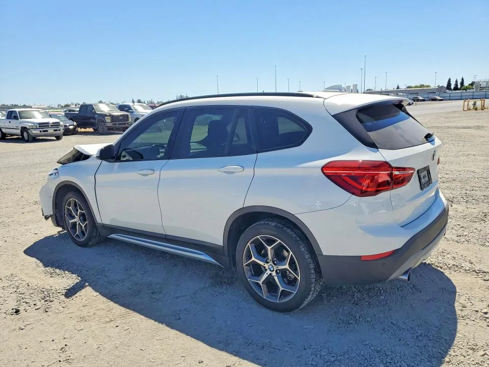 WBXHU7C3XH5H37779 — 2017 BMW X1 photo 2