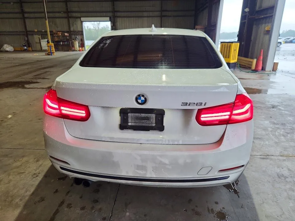 WBA8E9G59GNT43586 — 2016 BMW 328 photo 6