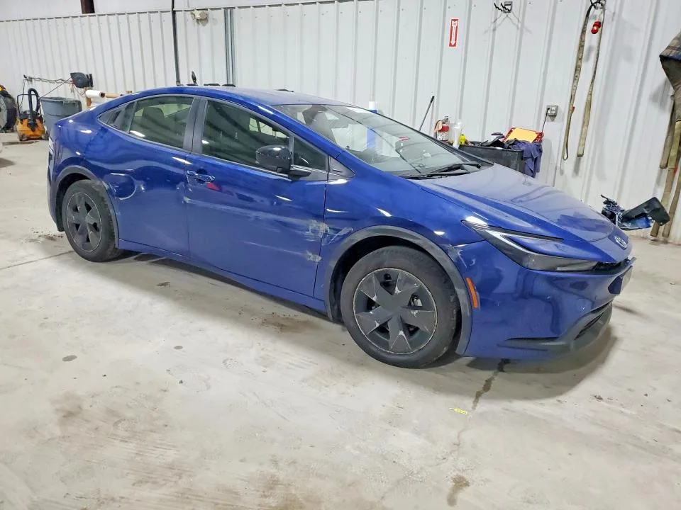 JTDACAAU5T3067764 — 2026 TOYOTA PRIUS photo 4