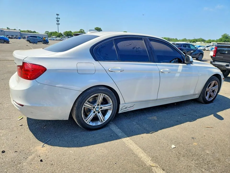 WBA3B1C56FP681167 — 2015 BMW 320 photo 3