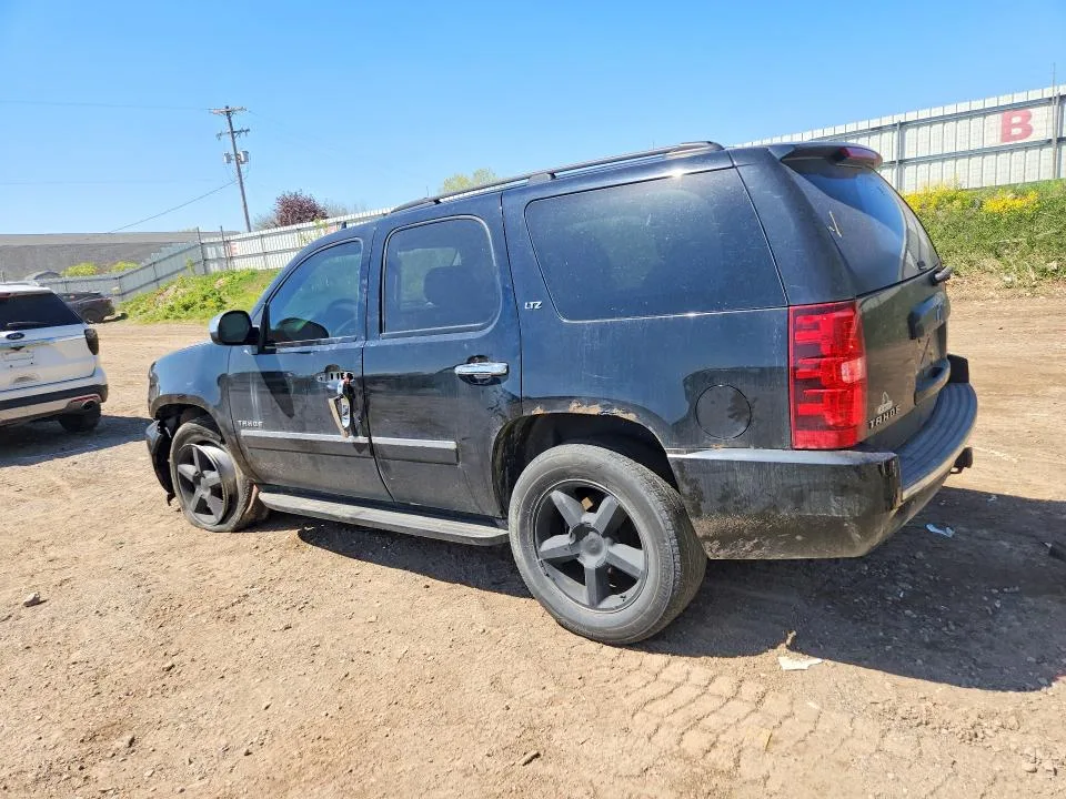 1GNSKCE05BR206594 — 2011 CHEVROLET TAHOE photo 2