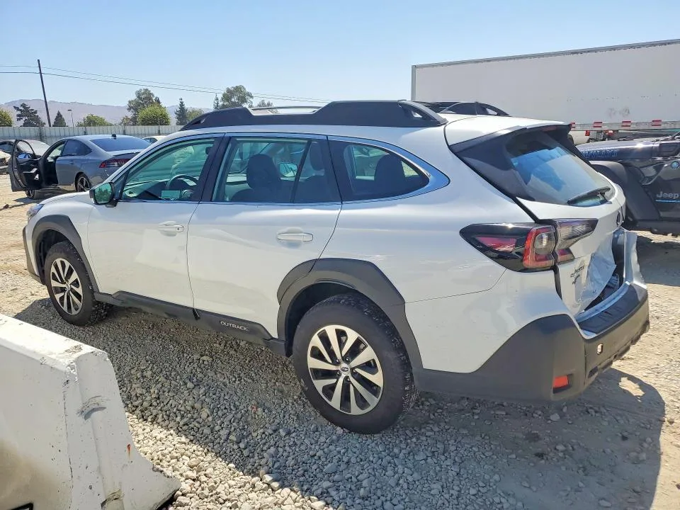 4S4BTAAC9S3118950 — 2025 SUBARU OUTBACK photo 2